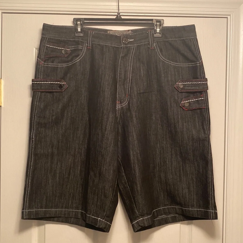 NWOT MO7 Black/White/Red Shorts…size 40W - Picture 1 of 4